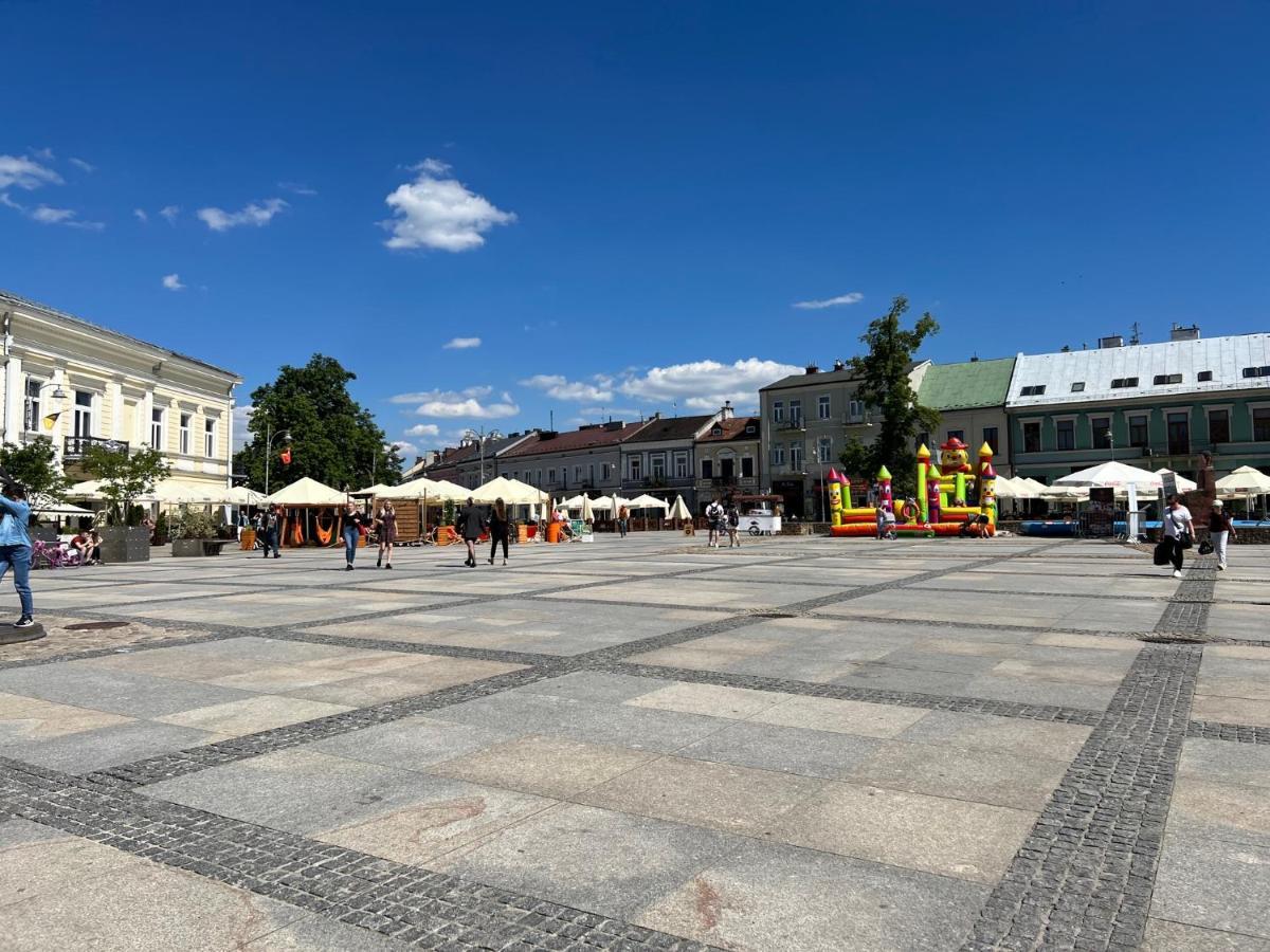 Family & Business Sauna Apartments Rynek Centrum Downtown - 2 Bedroom With Private Sauna, Balcony, Parking Kielce Extérieur photo