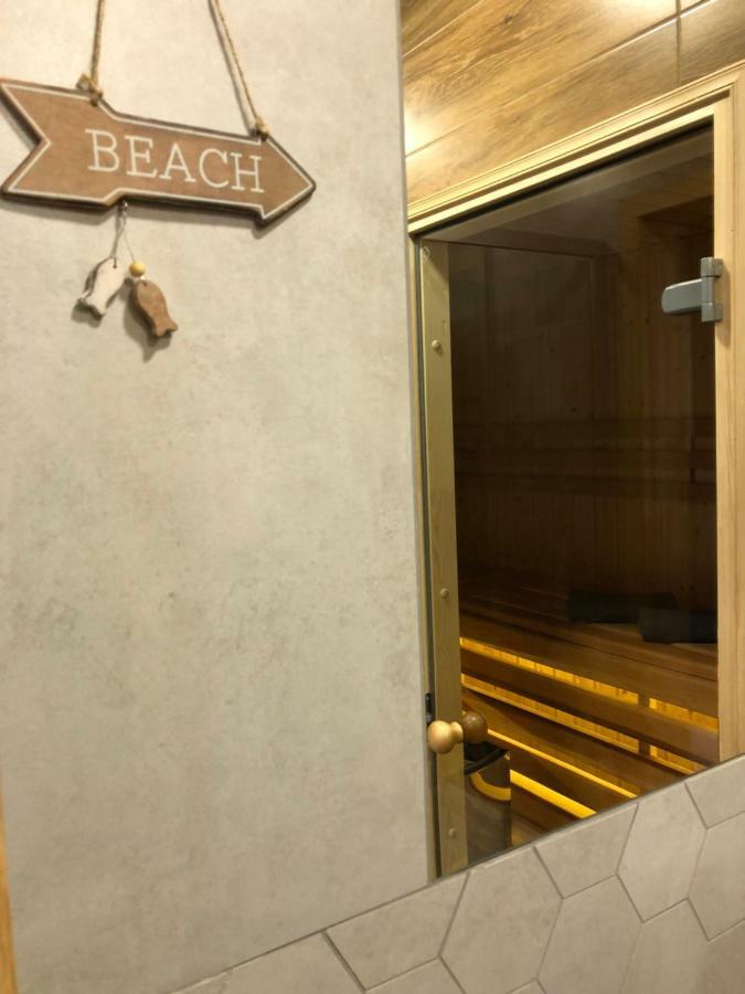 Family & Business Sauna Apartments Rynek Centrum Downtown - 2 Bedroom With Private Sauna, Balcony, Parking Kielce Extérieur photo